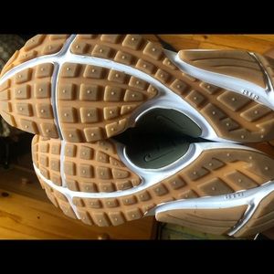 Women’s Nike presto (olive green)